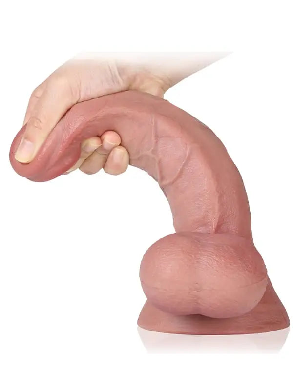 Kurt - Realistischer, weicher Dildo mit schwingenden Hoden und Metallkern - 23 cm